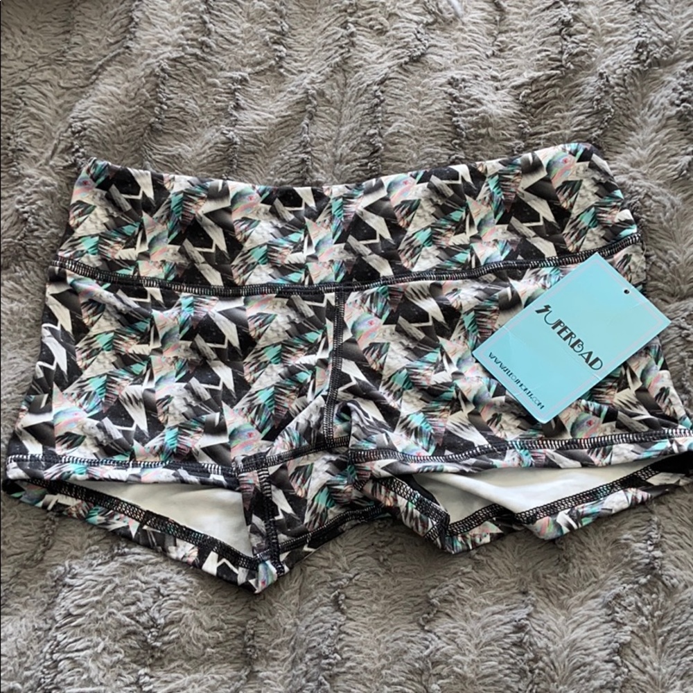 Fleo shorts size small